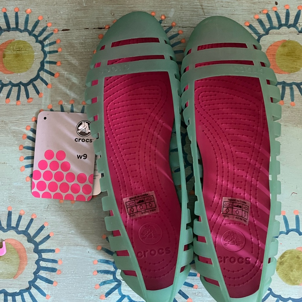 CROCS Women's Green and Pink Flats